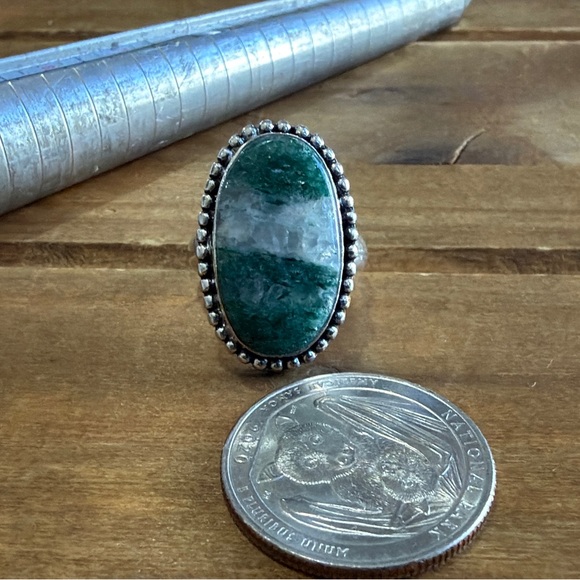 Vintage Style Genuine Aventurine Quartz Gemstone Ring Size 7 Silver 925 Plated - Picture 2 of 3